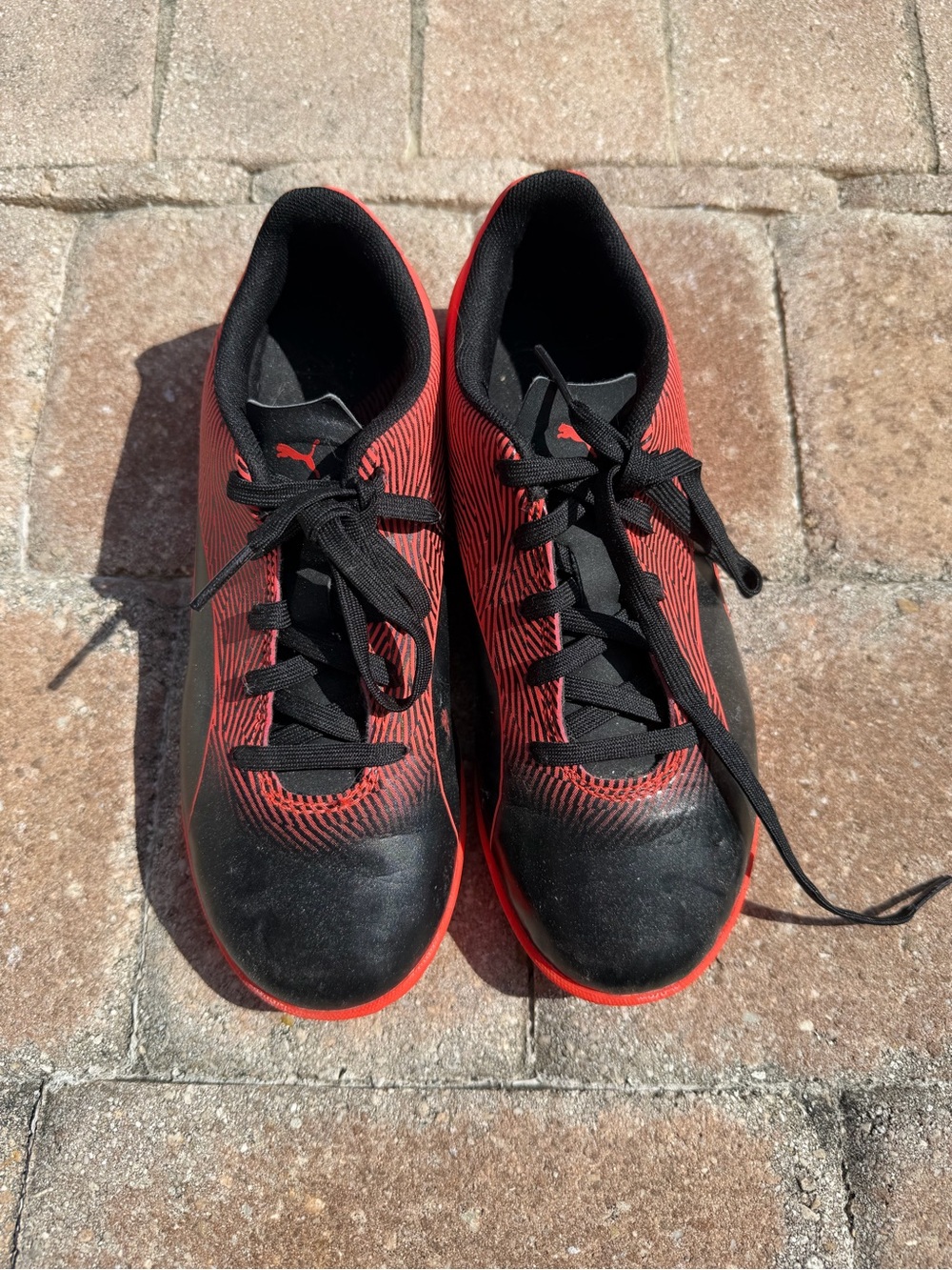 Puma Indoor Soccer / Futsal Shoes – Kids Size 4.5C – Red & Black